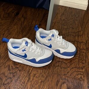 Nike Kids Sneakers in Blue and White